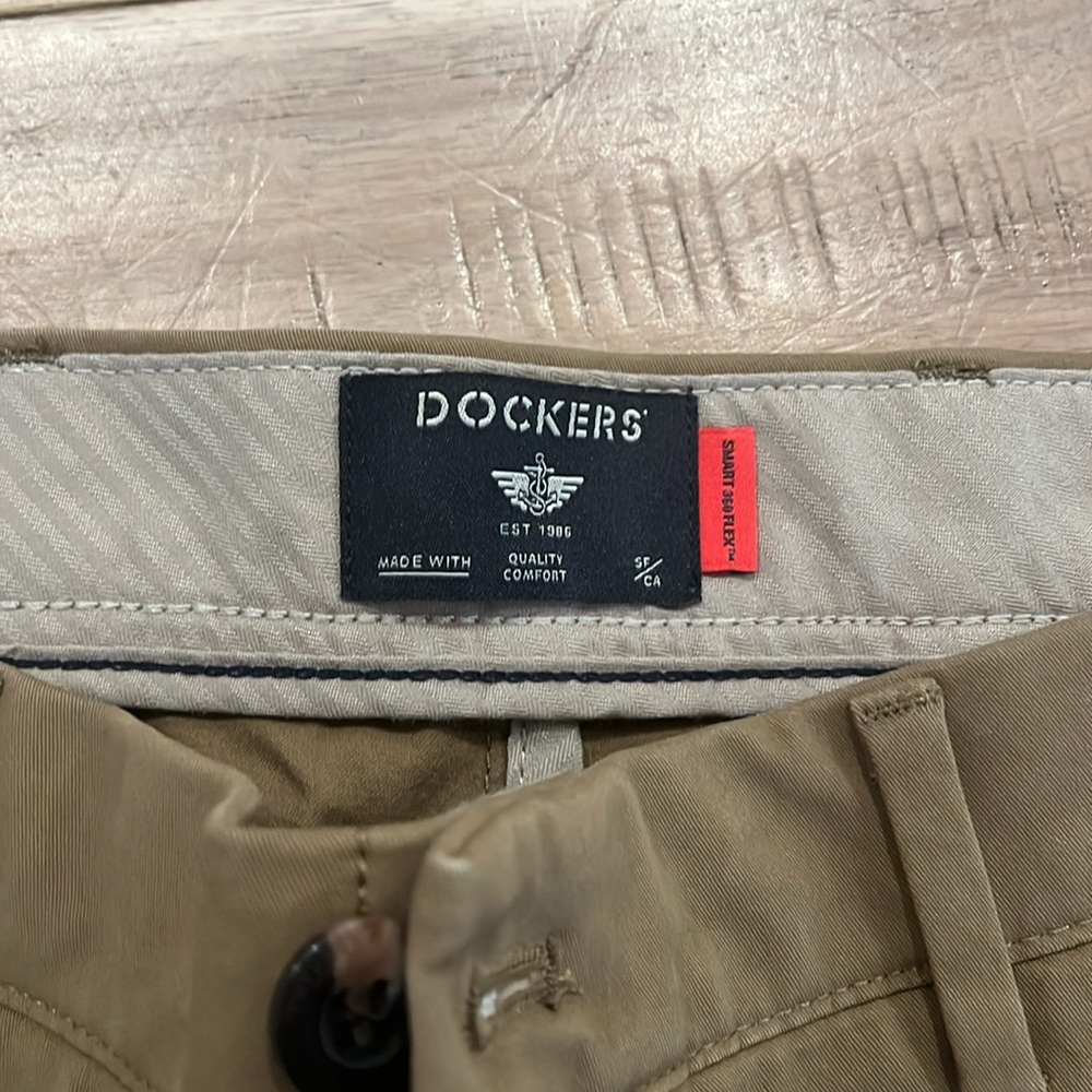 Dockers - Picture 2 of 4